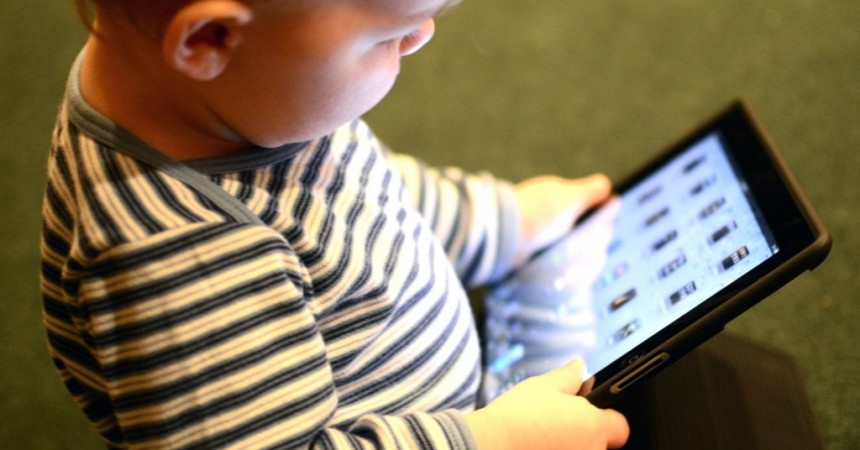 5 Smart Parenting Tips If Your Kids Love Using ‘Smart’ Phones! 5 Smart Parenting Tips If Your Kids Love Using ‘Smart’ Phones!