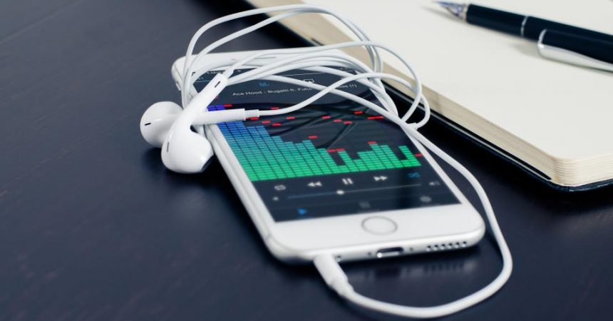 Voice Search And The Future of Online Marketing Voice Search And The Future of Online Marketing