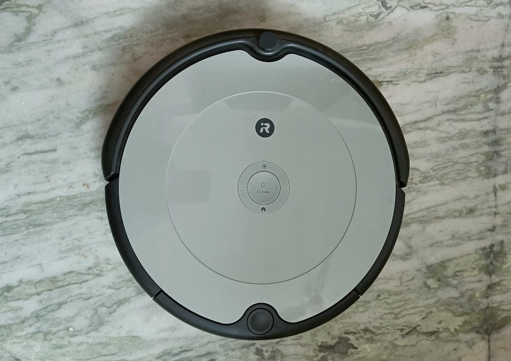 Irobot® Roomba® 698 Connected Robot Vacuum- 3-Stage Cleaning